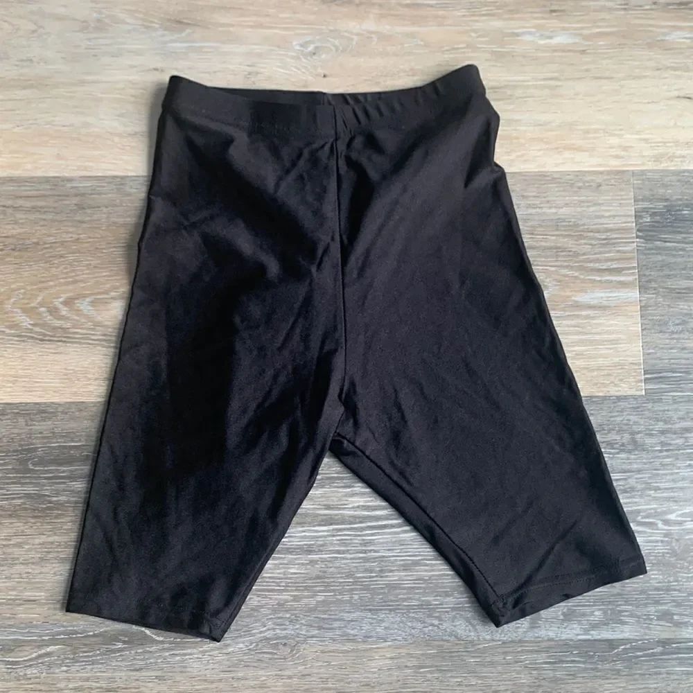ASOS NWOT black spandex shorts sz 0